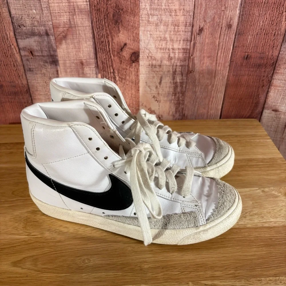 Nike White Blazer Mid 77‎ Sneakers Size 7